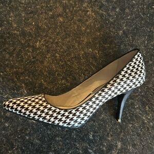 Michael Kors houndstooth calf hair heels size 9.5 EUC